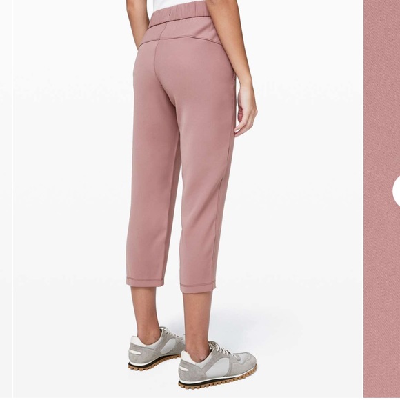 EUC Lululemon On the Fly Crop *Woven 23" Size 6 - Picture 3 of 14